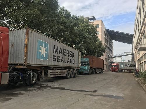 chinese green tea factory loading goods